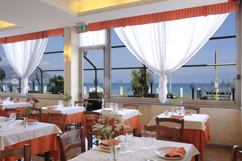 Hotel Delfino Лаїгуелья Екстер'єр фото