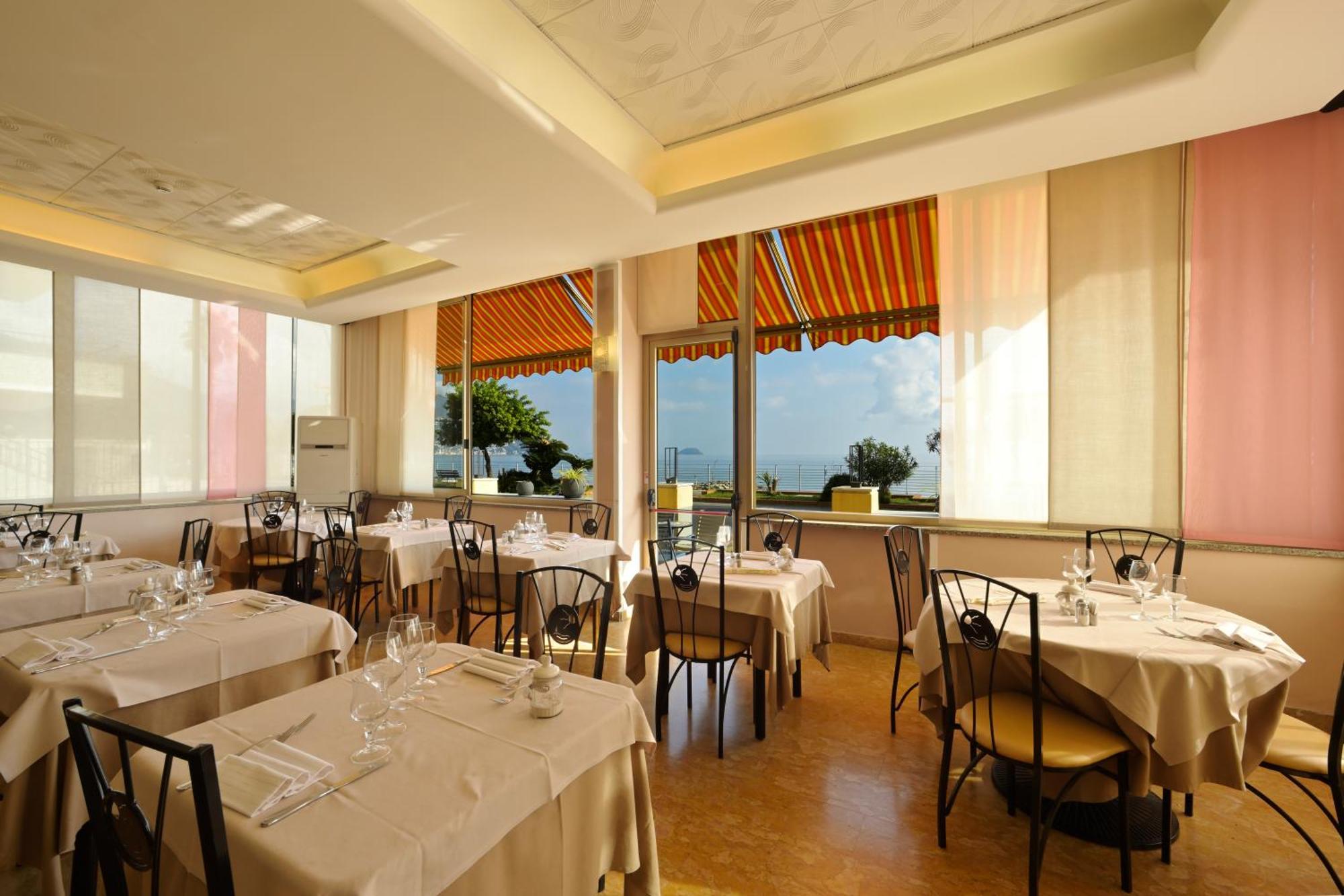 Hotel Delfino Лаїгуелья Екстер'єр фото