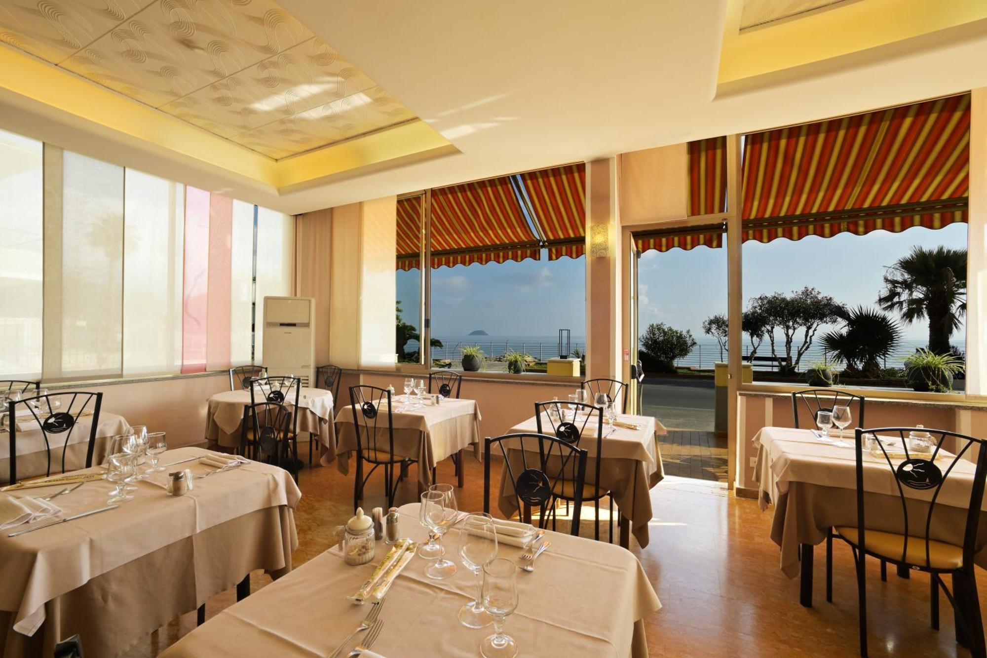 Hotel Delfino Лаїгуелья Екстер'єр фото