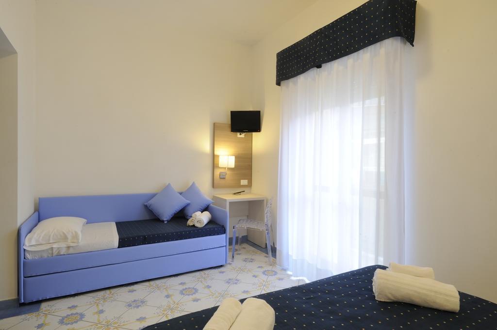 Hotel Delfino Лаїгуелья Екстер'єр фото