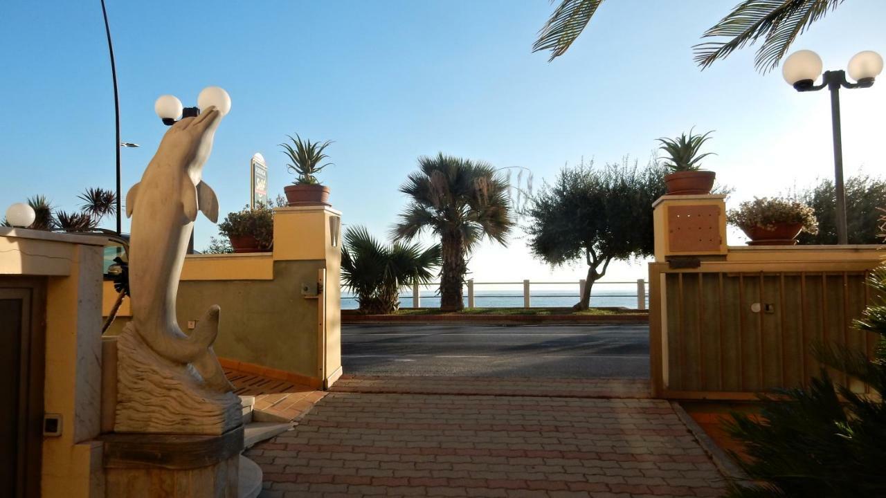 Hotel Delfino Лаїгуелья Екстер'єр фото