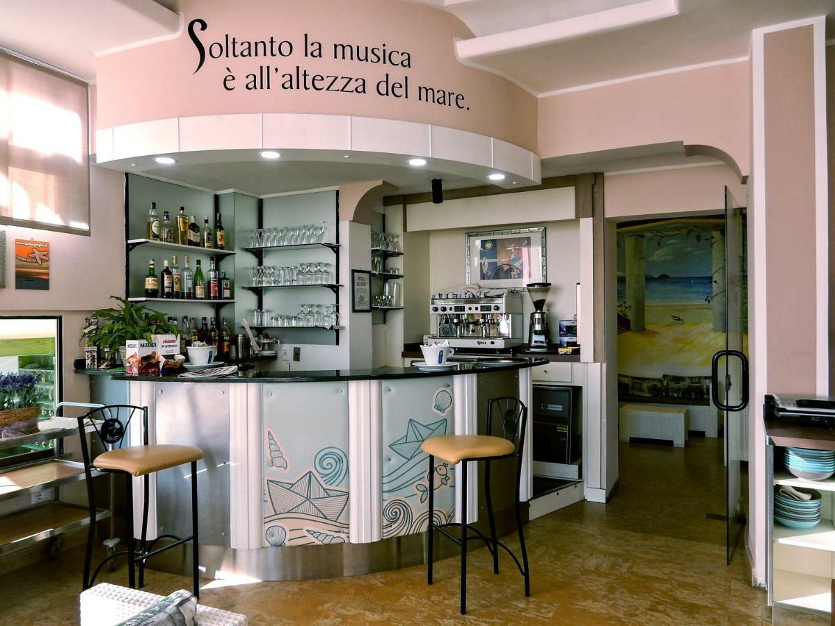 Hotel Delfino Лаїгуелья Екстер'єр фото
